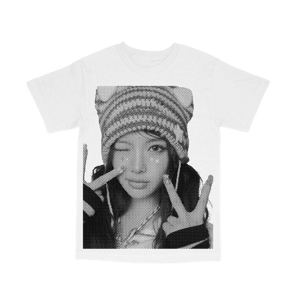 new jeans facecard tee